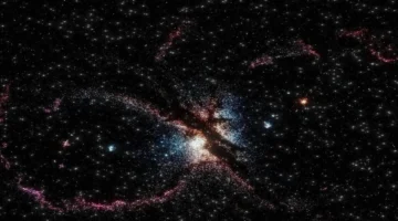 ما سر التوهج الكوني الذي يرافق لحظات موت النجوم العملاقة في الفضاء؟